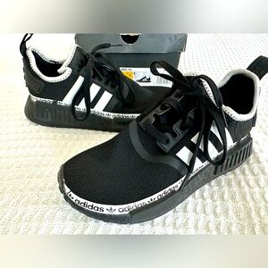 ADIDAS/NMD Black & White /4.5